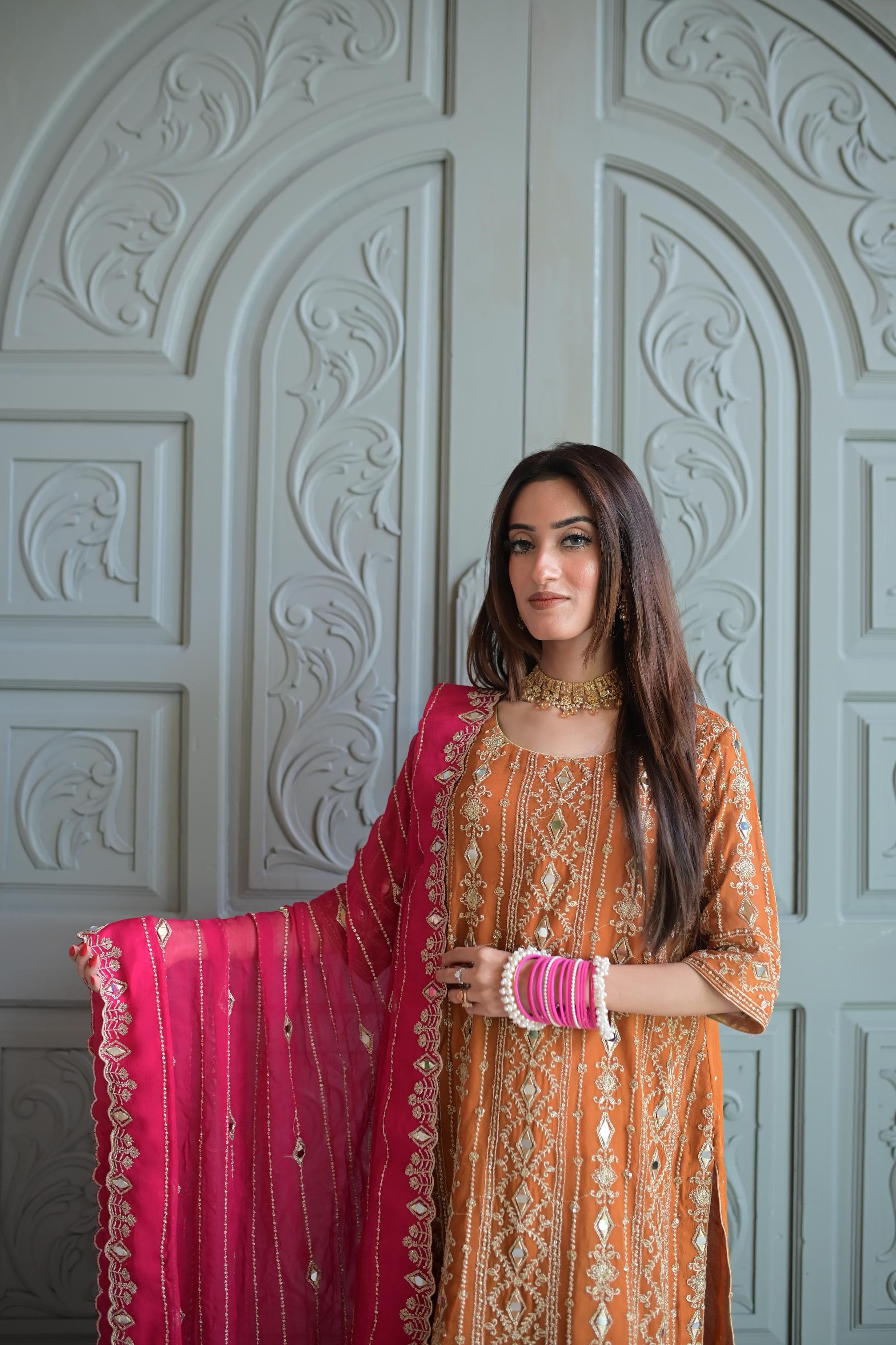 Elegant Traditional Set - Thumbnail 2