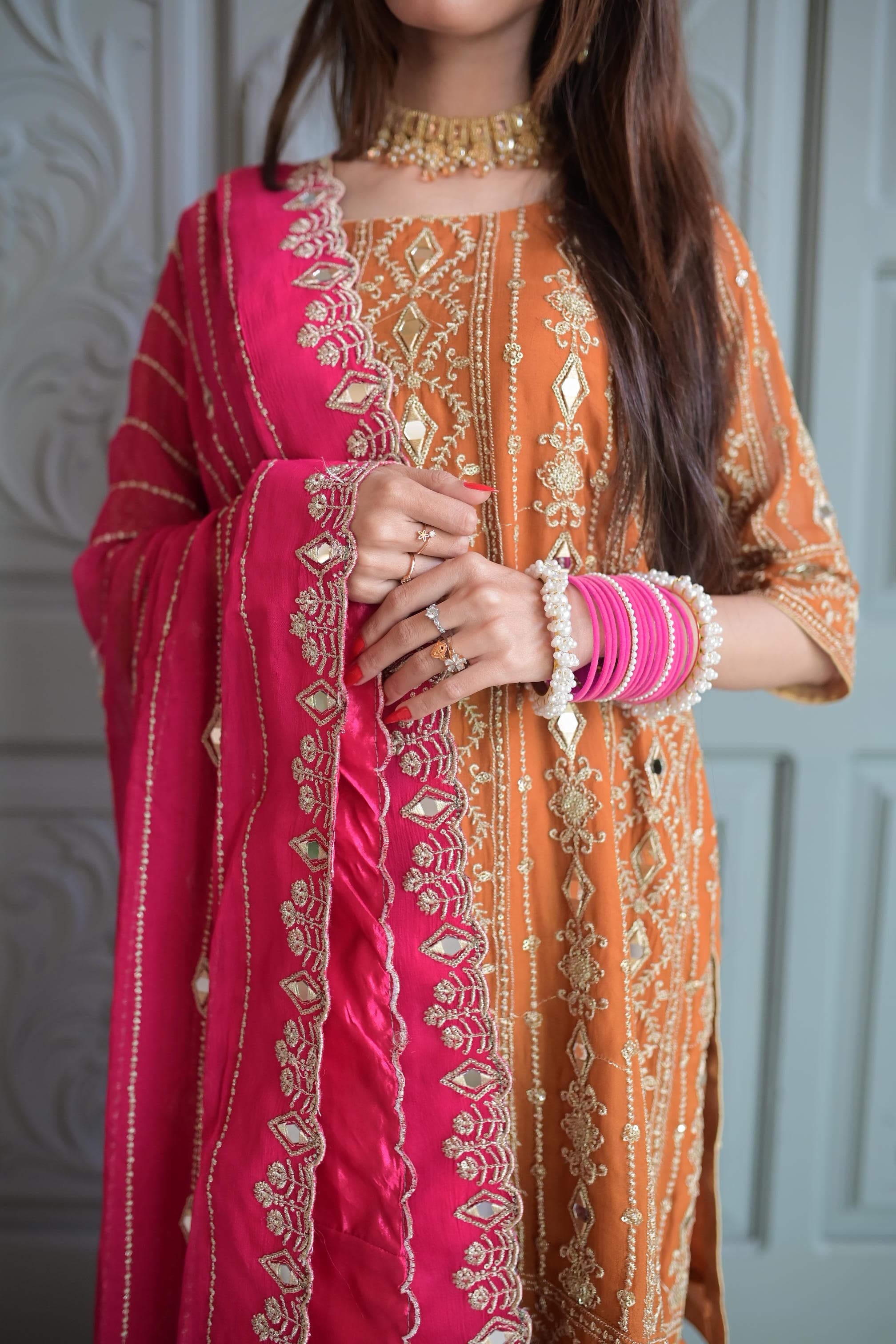 Elegant Traditional Set - Thumbnail 4